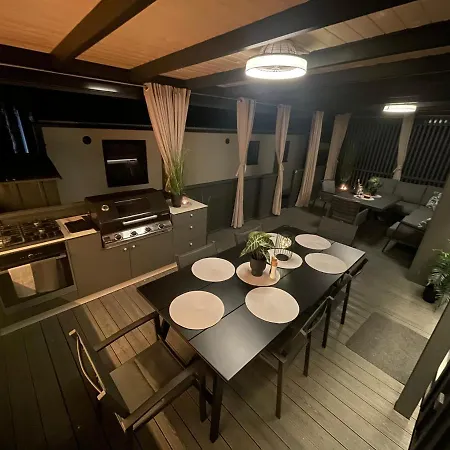 Campingplatz Mobilhome Luna *